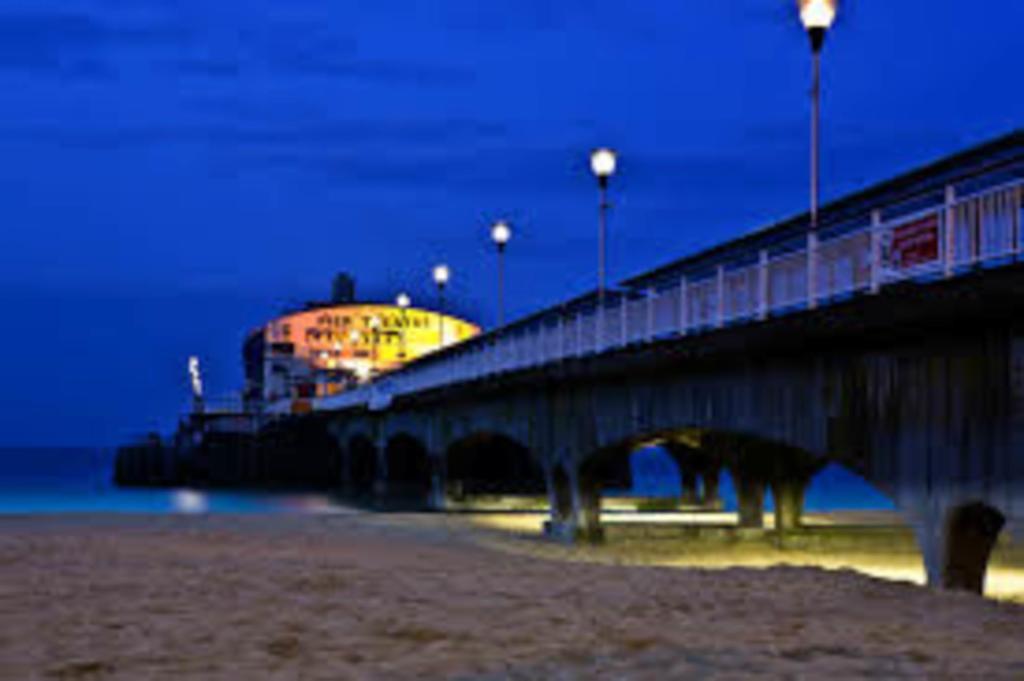 Отель Travellers Retreat Пул Экстерьер фото